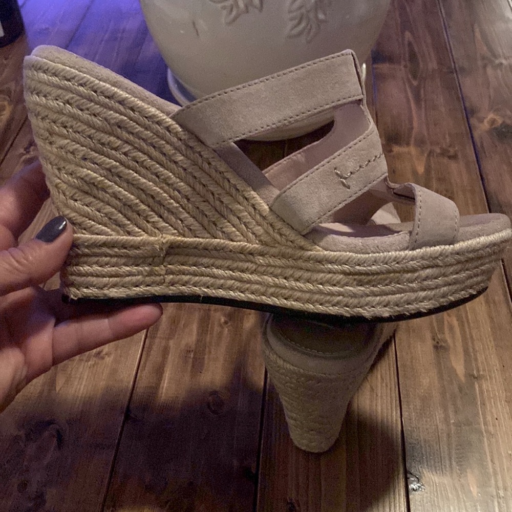 UGG - Picture 4 of 10